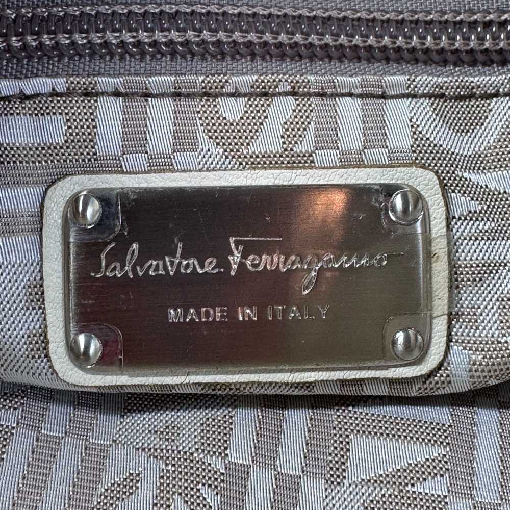 Salvatore Ferragamo Vintage Rare Y2K Cream Leather Shoulder Hobo Bag with COA - Picture 10 of 17